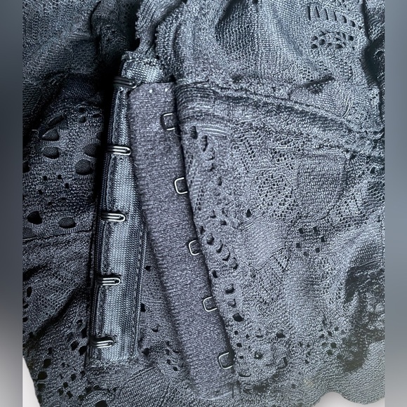 Colsie Floral Eyelet Design Front Hook Corset Closure Bralette in Black sz Med - Picture 7 of 9